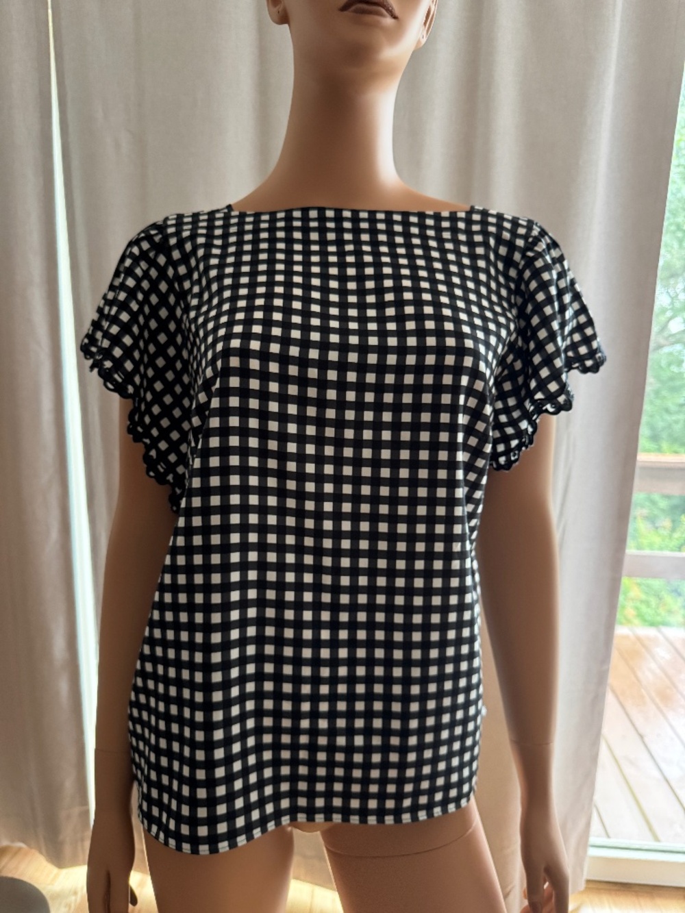 Ann Taylor Medium M Black White Gingham Boat Neck Blouse Flutter Lace Sleeve Top